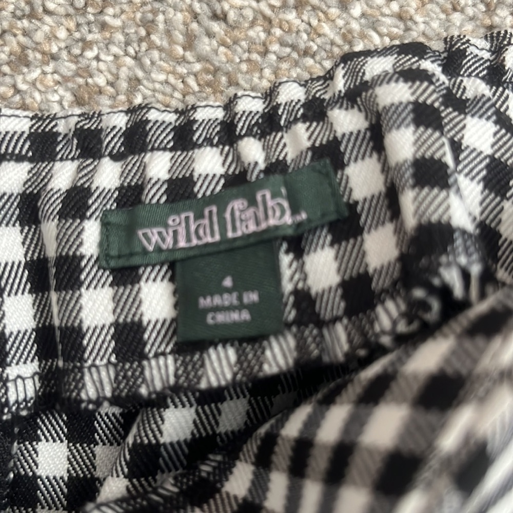 Black and white skirt - Picture 2 of 4